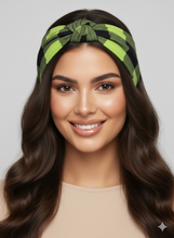 Carica l&#39;immagine nel visualizzatore di Gallery, Turbante flanella verde a scacchi neri in fantasia cotone Fascia Capelli Made in Italy Hairband headband

