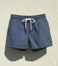 Carica l'immagine nel visualizzatore di Gallery, Boxer mare blu microfantasia Pantaloncino Bermuda fantasia 100% Cotone Made in Italy Fantasia Shorts 2 tasche laterali
