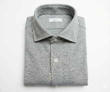 Carica l&#39;immagine nel visualizzatore di Gallery, Polo Camicia grigia melange chiaro in maglia jersey,fresco filato traspirante 100% cotone,anallergico,alta qualità colletto morbido Made in Italy
