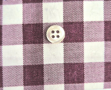 Load image into Gallery viewer, Camicia scozzese quadri bordeaux, doppie tasche e pattine puro cotone Made in Italy
