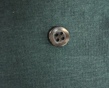 Carica l&#39;immagine nel visualizzatore di Gallery, Polo Camicia verdone bosco filato in maglia jersey,fresco filato traspirante 100% cotone,anallergico alta qualità colletto morbido Made in Italy
