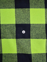 Carica l&#39;immagine nel visualizzatore di Gallery, Camicia scozzese flanella quadri verde nero doppie tasche e pattine puro cotone Made in Italy
