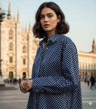 Carica l&#39;immagine nel visualizzatore di Gallery, Camicia Donna blu a pois pallini bianchi  Casual Camicione puro Cotone Made in Italy
