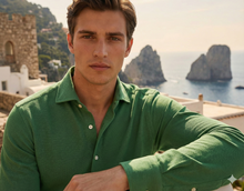 Carica l&#39;immagine nel visualizzatore di Gallery, Polo Camicia verde piquet in maglia filato traspirante 100% cotone,anallergico alta qualità colletto morbido Made in Italy
