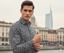 Load image into Gallery viewer, Camicia uomo nera fantasia geometrica 100% cotone Made in Italy
