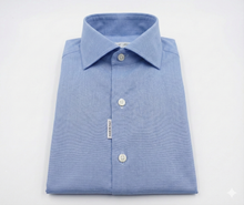 Carica l&#39;immagine nel visualizzatore di Gallery, Camicia azzurra fil a fil azzurro popeline 100%cotone colletto mezzo francese Made in Italy
