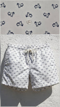 Carica l'immagine nel visualizzatore di Gallery, Bermuda Vespa boxer fantasia 100% Cotone Made in Italy Costume da bagno Vespa Shorts 2 tasche laterali
