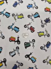 Carica l&#39;immagine nel visualizzatore di Gallery, Camicia Uomo Vespa collection bianco puro cotone colletto mezzo francese oxford  Made in Italy
