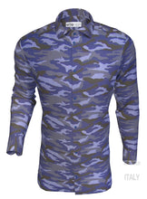 Carica l&#39;immagine nel visualizzatore di Gallery, Camicia fantasia camouflage mimetico blu dark cotone made in italy
