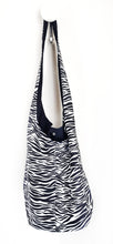 Carica l&#39;immagine nel visualizzatore di Gallery, Borsa Mare in cotone fashion Animalier Zebrato Safari design Made in Italy
