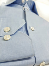 Carica l&#39;immagine nel visualizzatore di Gallery, Camicia Azzurra collo classico puro cotone oxford pin point elegante made in italy
