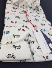 Carica l&#39;immagine nel visualizzatore di Gallery, Camicia Fashion fantasia vespa design cotone made in italy
