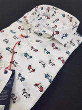 Carica l&#39;immagine nel visualizzatore di Gallery, Camicia Fashion fantasia vespa design cotone made in italy
