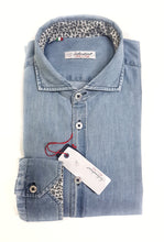 Carica l&#39;immagine nel visualizzatore di Gallery, Camicia DENIM BLEACH AZZURRO CHIARO jeans inserti fantasia  puro cotone made in italy

