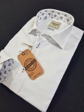 Carica l&#39;immagine nel visualizzatore di Gallery, Camicia Bianca con inserti fantasia floreale cotone made in italy
