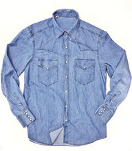 Load image into Gallery viewer, Camicia DENIM BLEACH texanina Country con doppia tasca- pattine - bottone automatico - lavata - AZZURRO CHIARO jeans inserti fantasia  puro cotone made in italy
