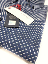 Carica l&#39;immagine nel visualizzatore di Gallery, Camicia micro fantasia blu button down puro cotone made in italy men shirt blue Fantasy
