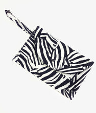 Load image into Gallery viewer, Pochette in tessuto fashion design Animalier Made in Italy
