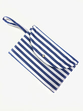 Load image into Gallery viewer, Pochette in tessuto fashion design fasciato bianco blu stripe marine Made in Italy
