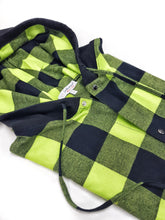 Load image into Gallery viewer, Camicia felpa a quadri con cappuccio verde nera scozzese  vaiella made in italy
