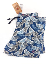 Carica l&#39;immagine nel visualizzatore di Gallery, Costume da Bagno in soffice Viscosa Hawaii blu abbinato a Tshirt IN LINO blu con inserti Box Mare slip interno Made in Italy
