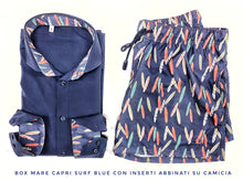 Carica l&#39;immagine nel visualizzatore di Gallery, Costume da Bagno Surf Blue  abbinato a Camicia Blu con inserti BOX  interno Made in Italy
