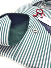 Carica l&#39;immagine nel visualizzatore di Gallery, Camicia Uomo puro cotone a righe verdone verde inglese  alta qualità bacchettino rigato titolo 120 made in italy
