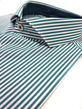 Carica l&#39;immagine nel visualizzatore di Gallery, Camicia Uomo puro cotone a righe verdone verde inglese  alta qualità bacchettino rigato titolo 120 made in italy
