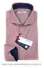 Carica l&#39;immagine nel visualizzatore di Gallery, Camicia Uomo puro cotone a righe rosso bordeaux alta qualità bacchettino rigato titolo 120 made in italy
