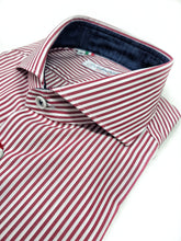 Carica l&#39;immagine nel visualizzatore di Gallery, Camicia Uomo puro cotone a righe rosso bordeaux alta qualità bacchettino rigato titolo 120 made in italy
