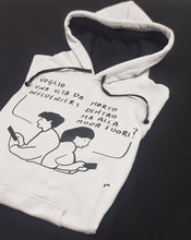 Load image into Gallery viewer, Felpa d&#39;autore Nicola Madonia vignetta artistica influencer con Cappuccio Design made in Italy Fantasia  100% cotone - Sweatshirt hoodie
