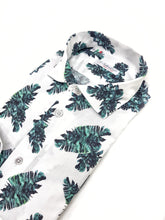 Carica l&#39;immagine nel visualizzatore di Gallery, Camicia hawaii Fashion cotone fantasia cotone made in italy
