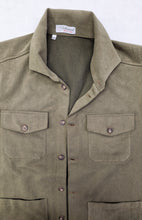 Carica l&#39;immagine nel visualizzatore di Gallery, Giacca Overshirt  Sahariana Safari verdone militare 4 tasche gabardina 100% cotone Made in italy
