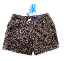 Load image into Gallery viewer, Costume da Bagno fantasia SAFARI slip interno  morbido tessuto asciugatura rapida Boxer mare uomo fantasia SAFARI con 2 tasche laterali Made in Italy
