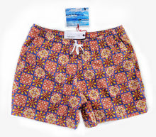 Carica l&#39;immagine nel visualizzatore di Gallery, Costume da Bagno fantasia Capri slip interno  morbido tessuto asciugatura rapida Boxer mare uomo fantasia maiolica con 2 tasche laterali Made in Italy
