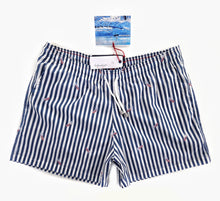 Load image into Gallery viewer, Box Mare Costume da Bagno Fasciato Blu Barca Puro Cotone slip interno  morbido tessuto asciugatura rapida Boxer mare uomo fantasia con 2 tasche laterali Made in Italy
