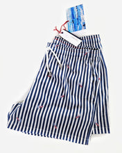 Load image into Gallery viewer, Box Mare Costume da Bagno Fasciato Blu Barca Puro Cotone slip interno  morbido tessuto asciugatura rapida Boxer mare uomo fantasia con 2 tasche laterali Made in Italy
