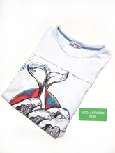Load image into Gallery viewer, T-shirt made in Italy Fantasia FIsh-white 100% fresco cotone jersey design Fish white
