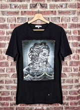 Carica l&#39;immagine nel visualizzatore di Gallery, T-shirt made in Italy fantasia Eolo 100% cotone jersey pettinato -DESIGN Eolo -
