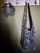 Carica l&#39;immagine nel visualizzatore di Gallery, Borsa Mare in cotone fashion Animalier Zebrato Safari design Made in Italy
