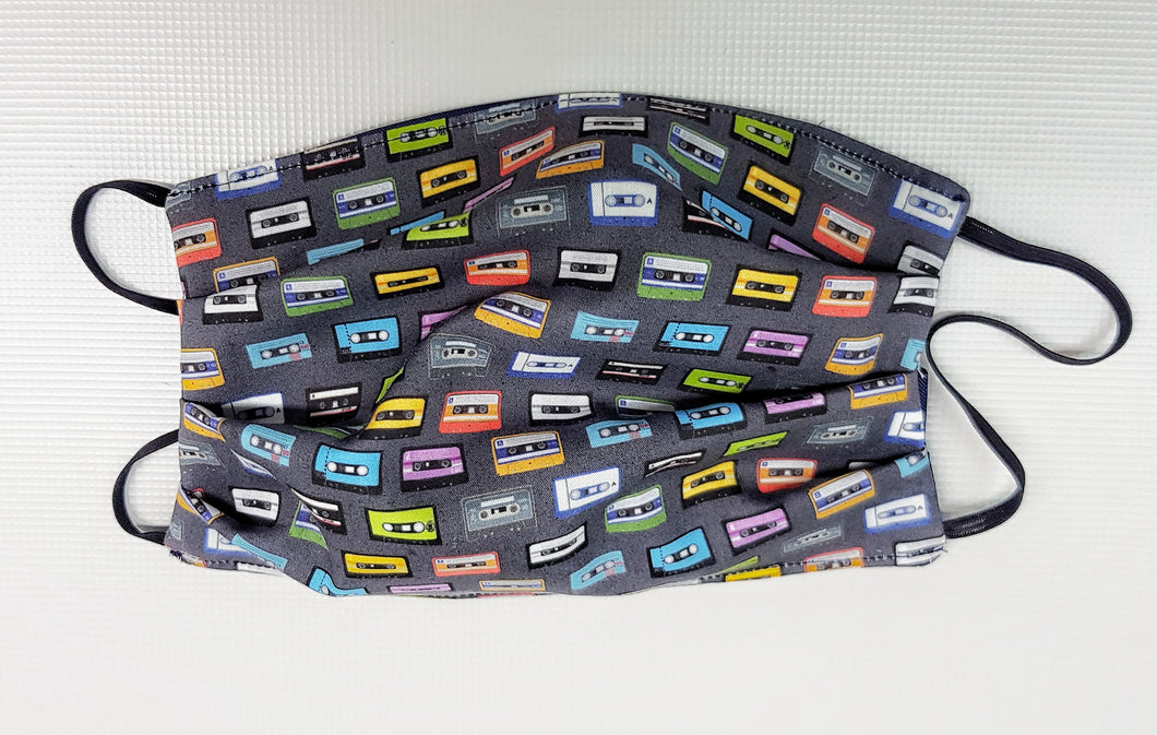 Mascherina in cotone design musicassetta  protettiva Riutilizzabile con filtro Made in Italy- possibilità di personalizzazione con iniziali o ricamo logo