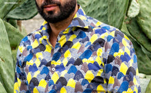 Carica l&#39;immagine nel visualizzatore di Gallery, Camicia Fashion fantasia design puro cotone made in italy
