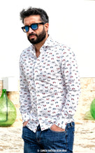 Carica l&#39;immagine nel visualizzatore di Gallery, Camicia Fashion fantasia vespa design cotone made in italy
