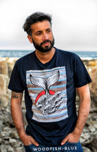 Load image into Gallery viewer, t-shirt made in Italy Fantasia wood-fish 100% fresco cotone jersey design wood-fish
