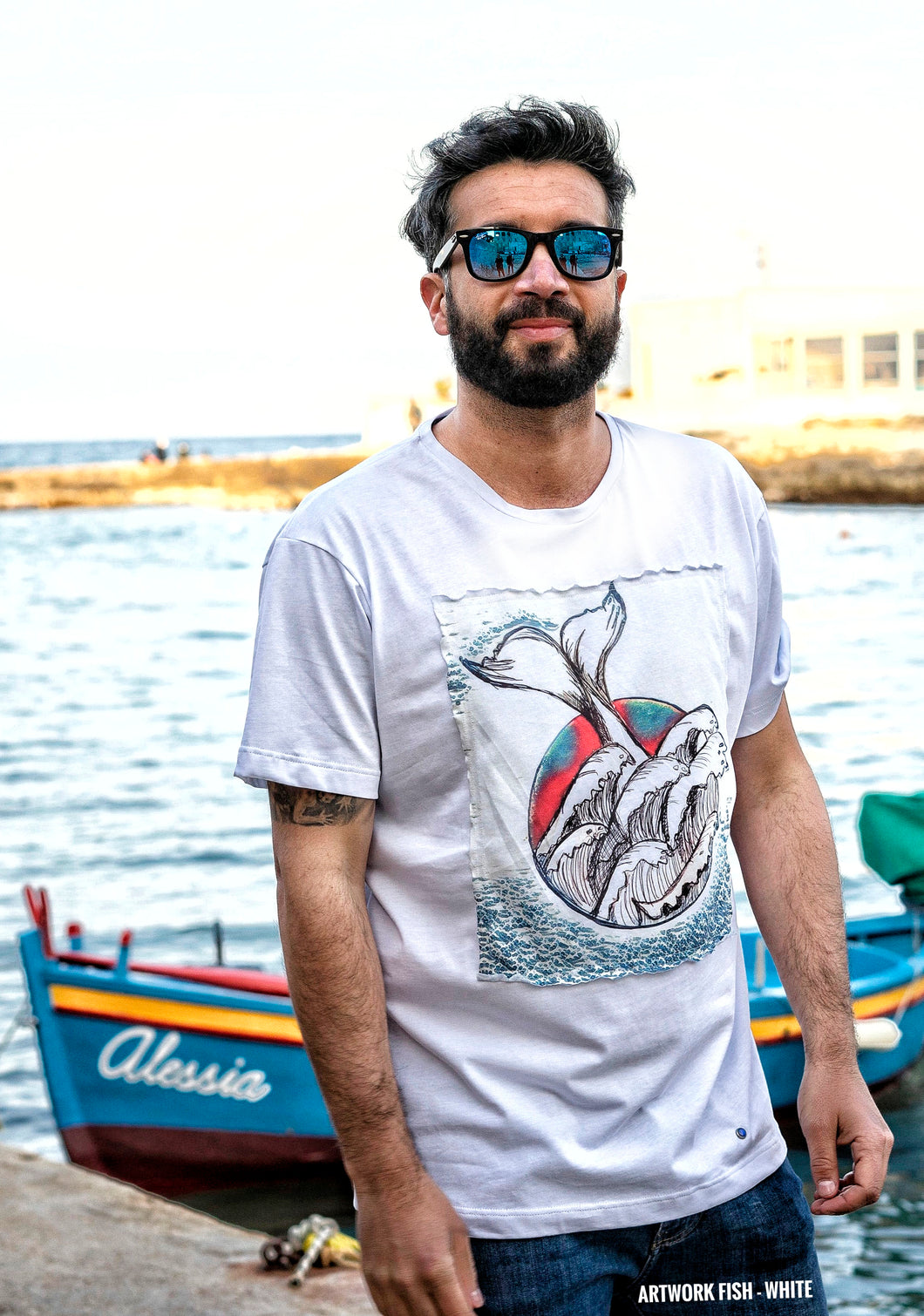 T-shirt made in Italy Fantasia FIsh-white 100% fresco cotone jersey design Fish white