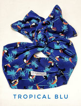 Carica l&#39;immagine nel visualizzatore di Gallery, Turbante Fashion in cotone fascia capelli design tropical blu tucano made in Italy
