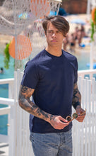 Load image into Gallery viewer, t-shirt in lino Blu navy made in Italy tshirt 50%lino 50%cotone
