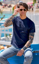 Load image into Gallery viewer, t-shirt in lino Blu navy made in Italy tshirt 50%lino 50%cotone
